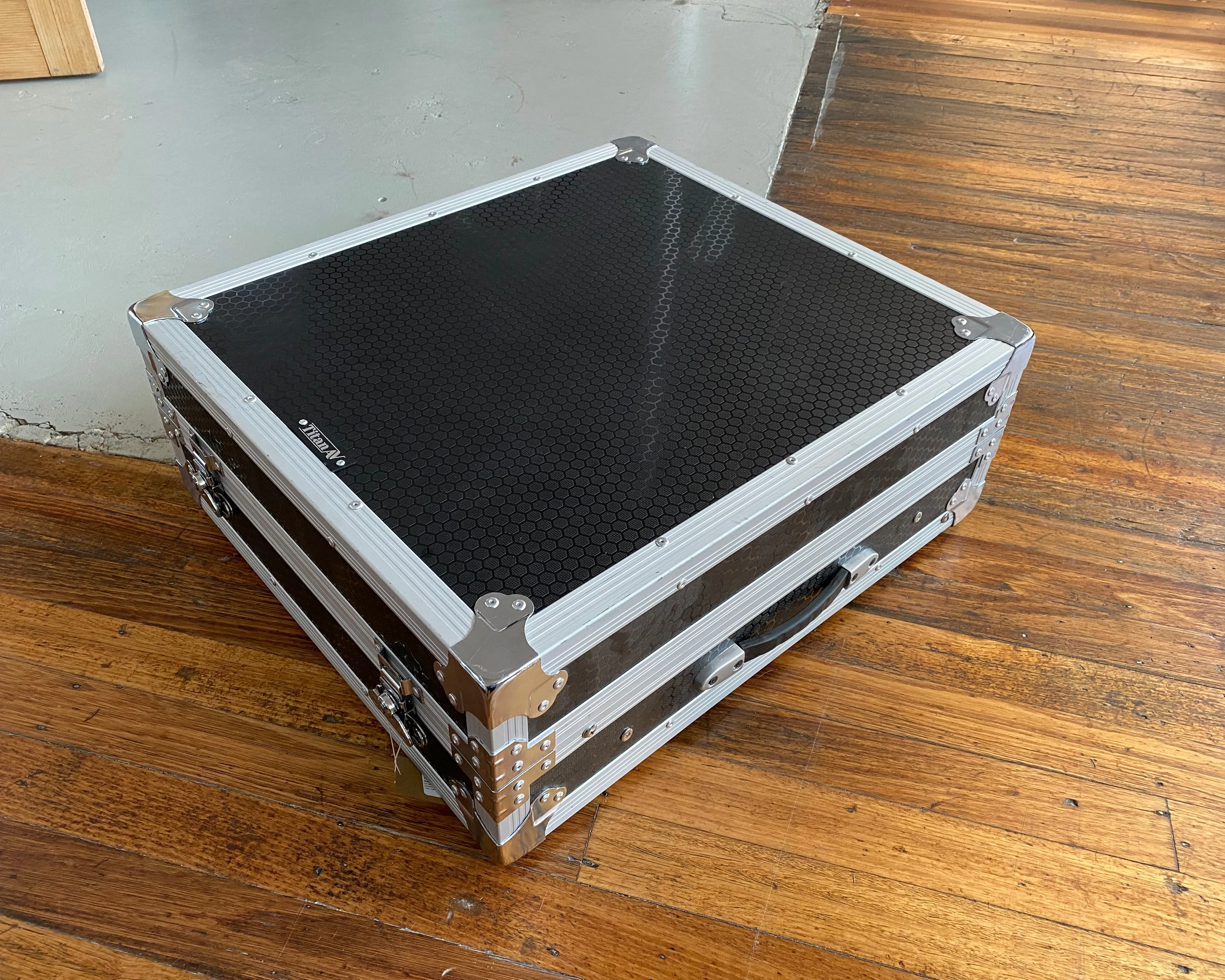 Titan AV 10RU Adjustable Mixer Rack Road Case